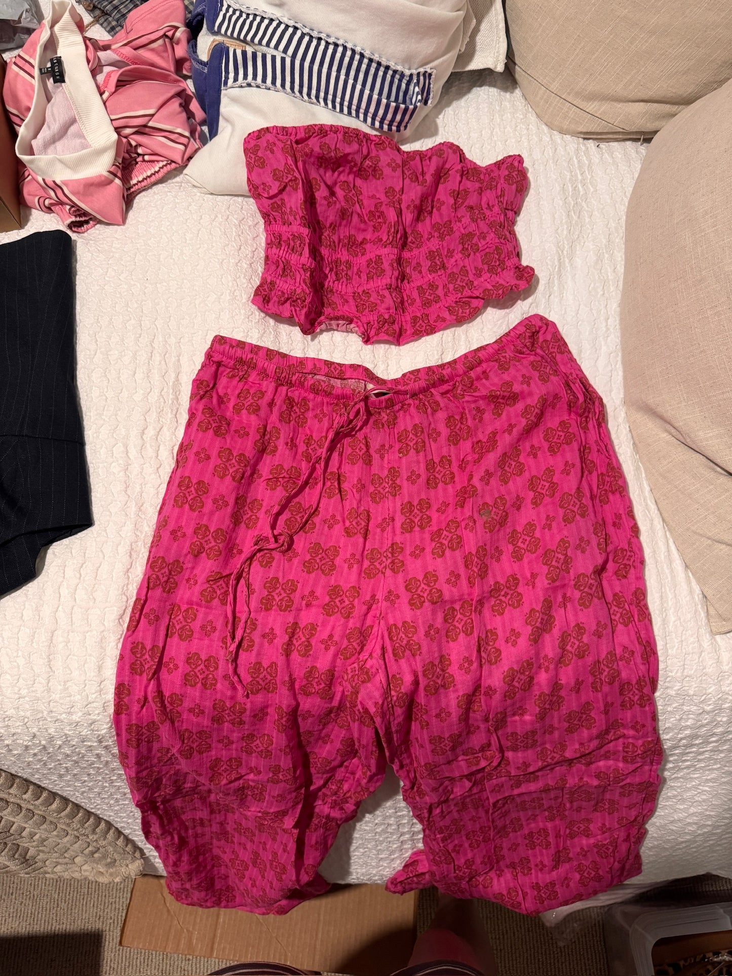 Universal Threads Pink & Red Patterned Set