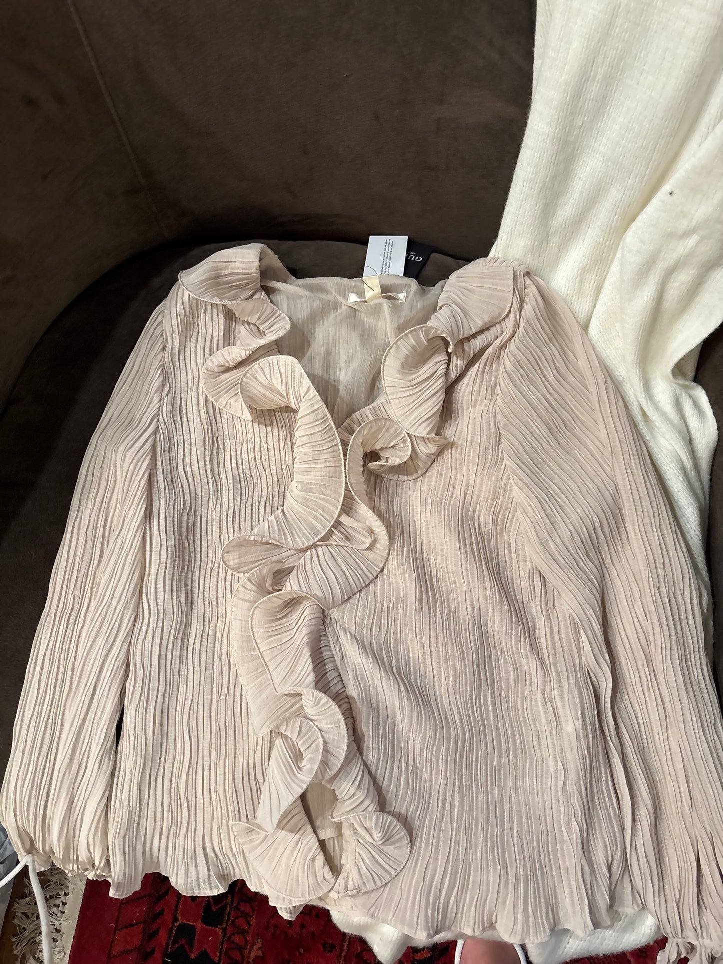 Guess cream ruffle long sleeve top